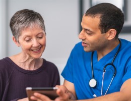 Male doctor consults female patient