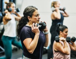 woman doing dumbell squats
